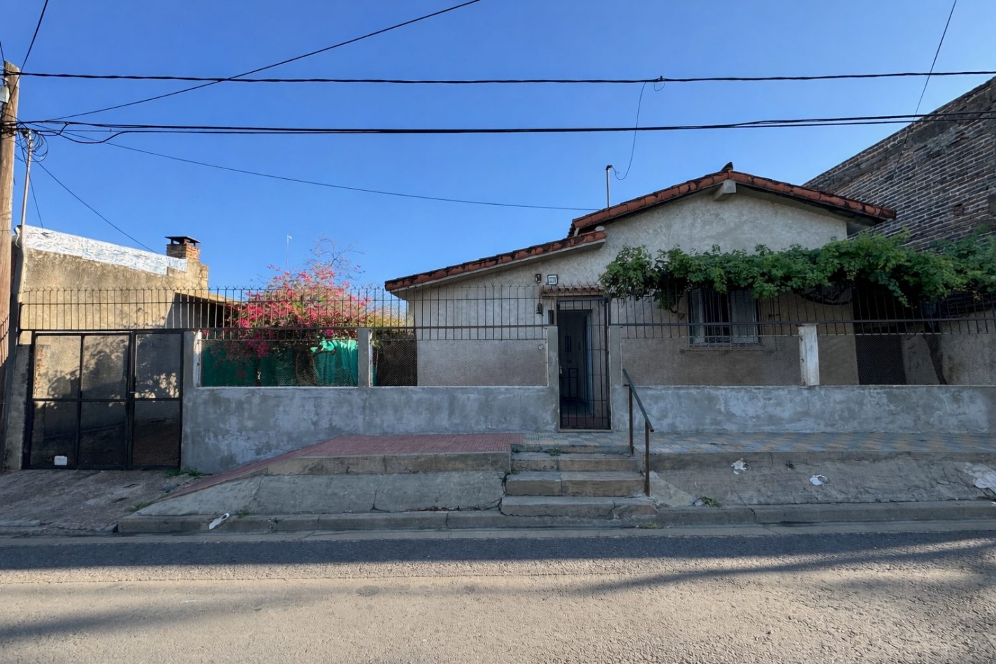 VENTA | Casa de 2 dormitorios Apta Credito - Zona 3 de Febrero y Vucetich - Parana