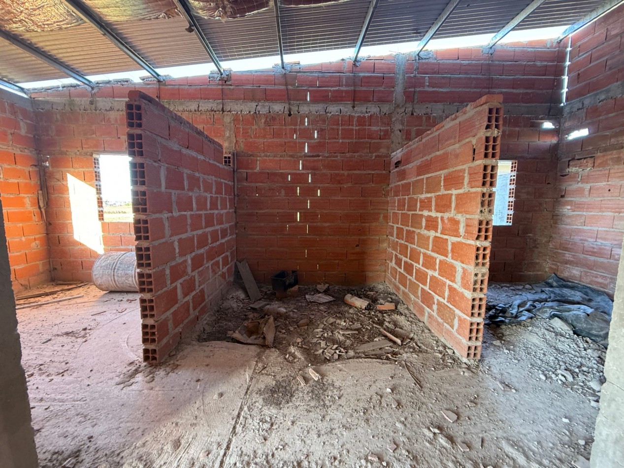 VENDO TERRENO 600 M² con edificacion- Av. Eslovenia e Illia - San Benito 