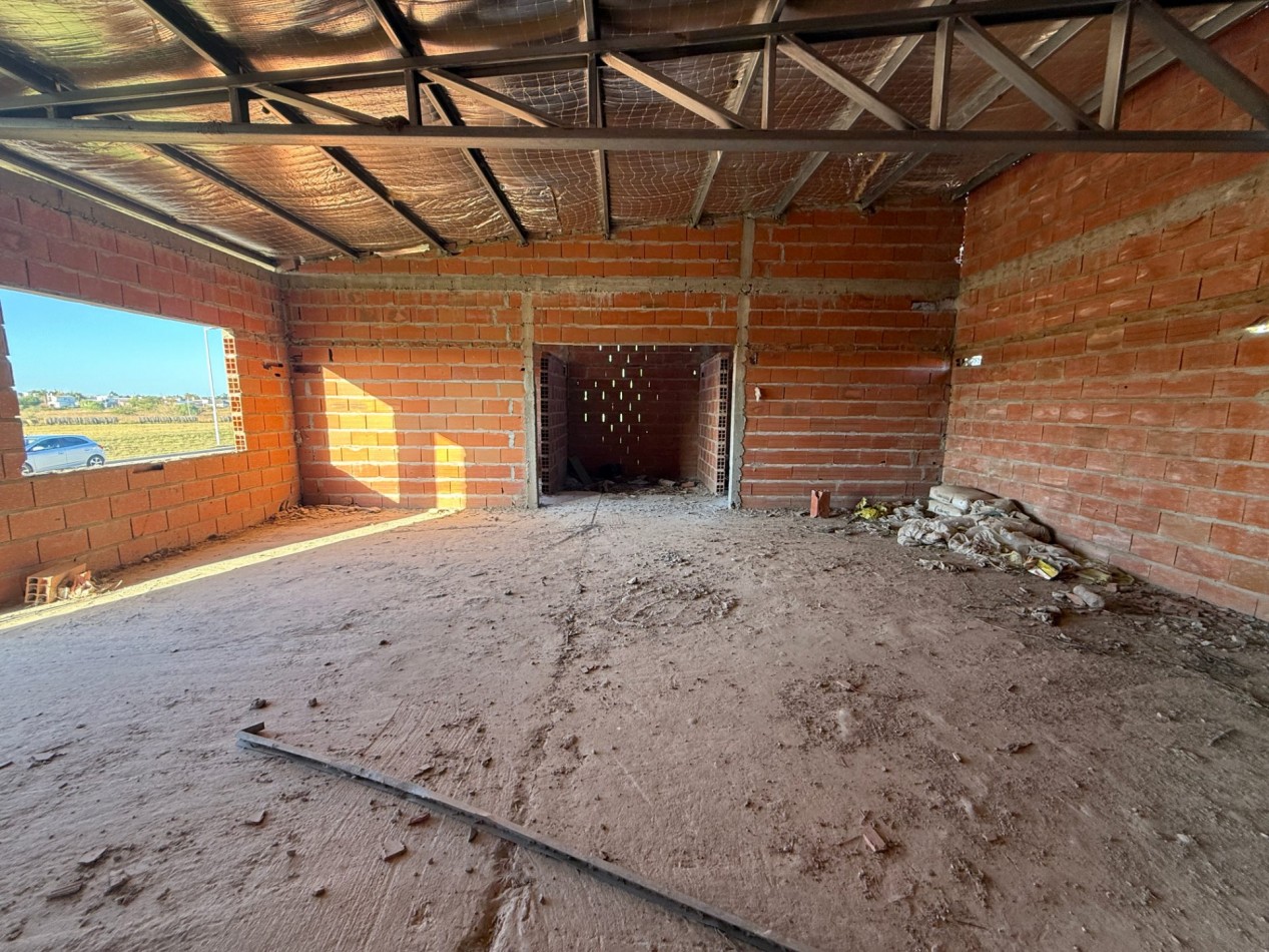 VENDO TERRENO 600 M² con edificacion- Av. Eslovenia e Illia - San Benito 