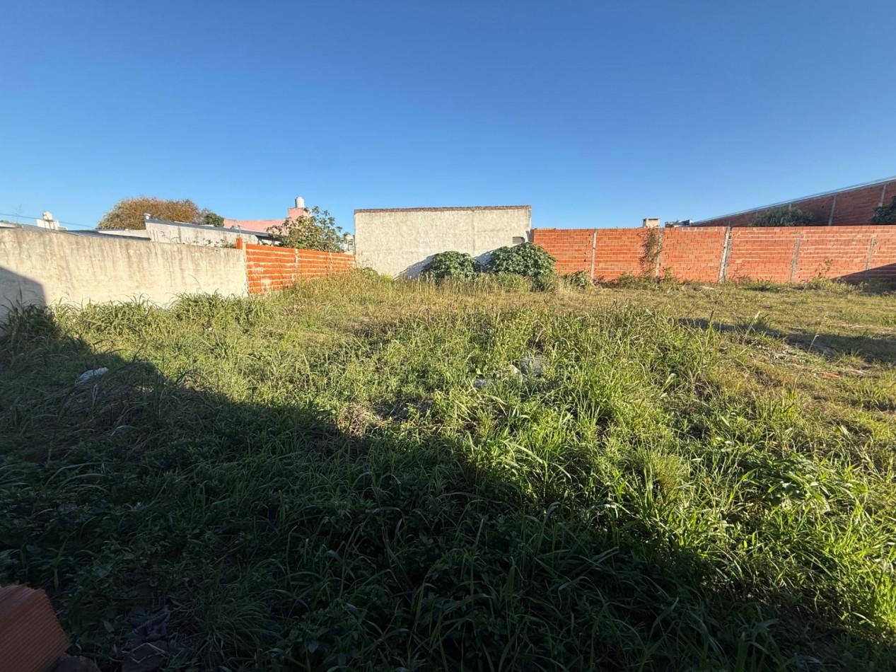 VENDO TERRENO 600 M² con edificacion- Av. Eslovenia e Illia - San Benito 