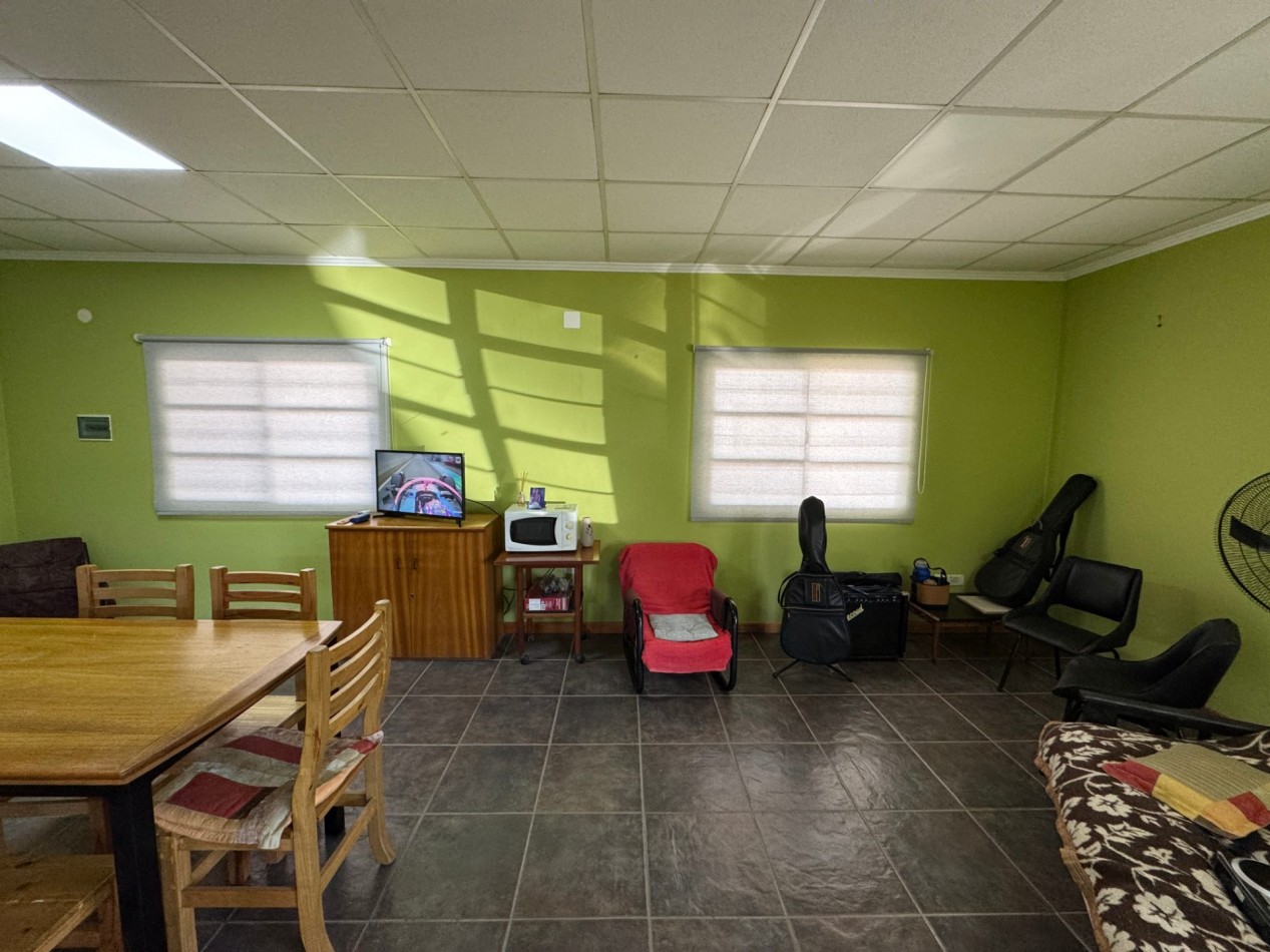 SE VENDE CASA CON AMPLIO TERRENO