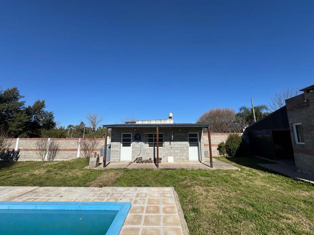 SE VENDE CASA CON AMPLIO TERRENO