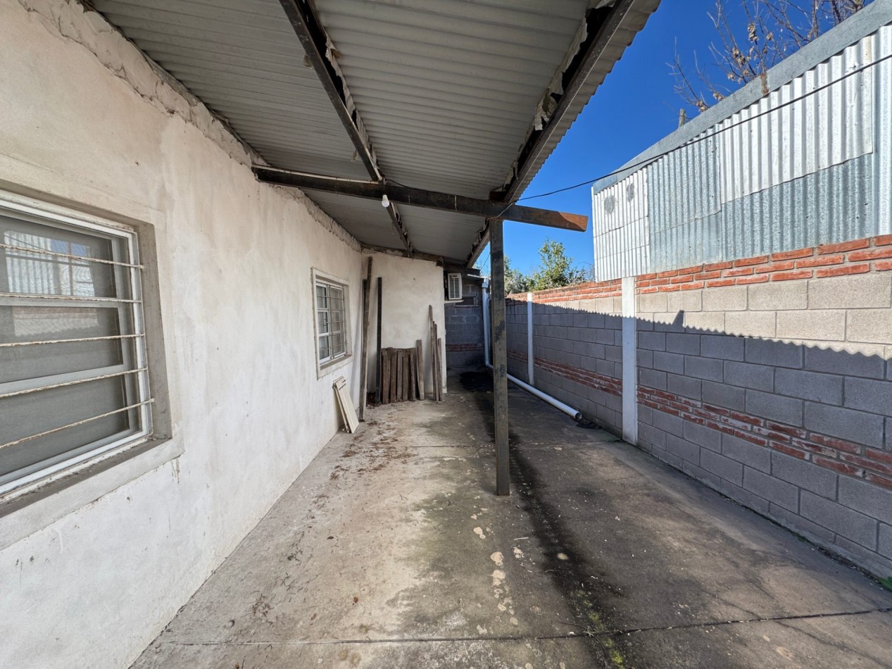 SE VENDE CASA CON AMPLIO TERRENO