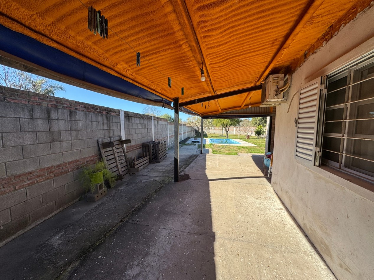 SE VENDE CASA CON AMPLIO TERRENO