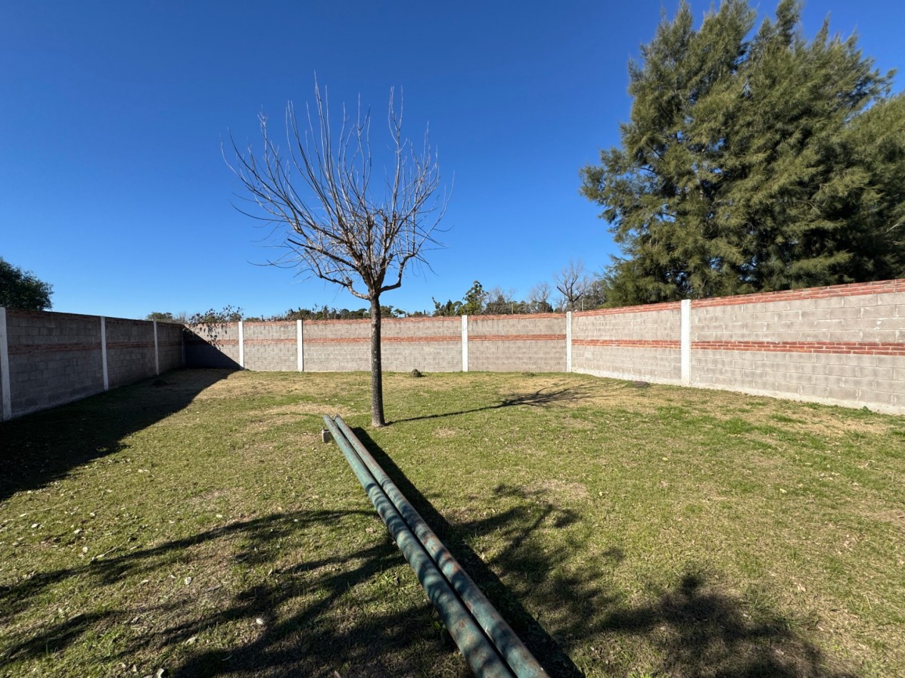 SE VENDE CASA CON AMPLIO TERRENO