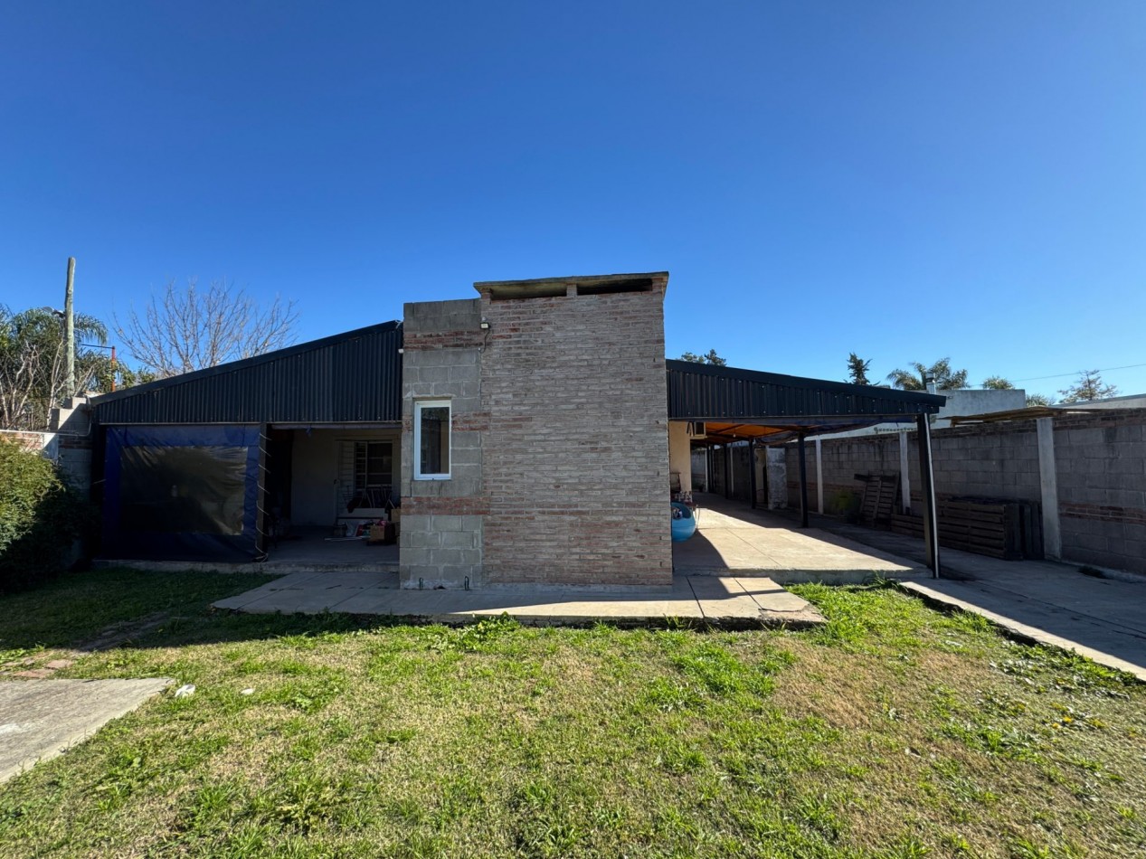 SE VENDE CASA CON AMPLIO TERRENO