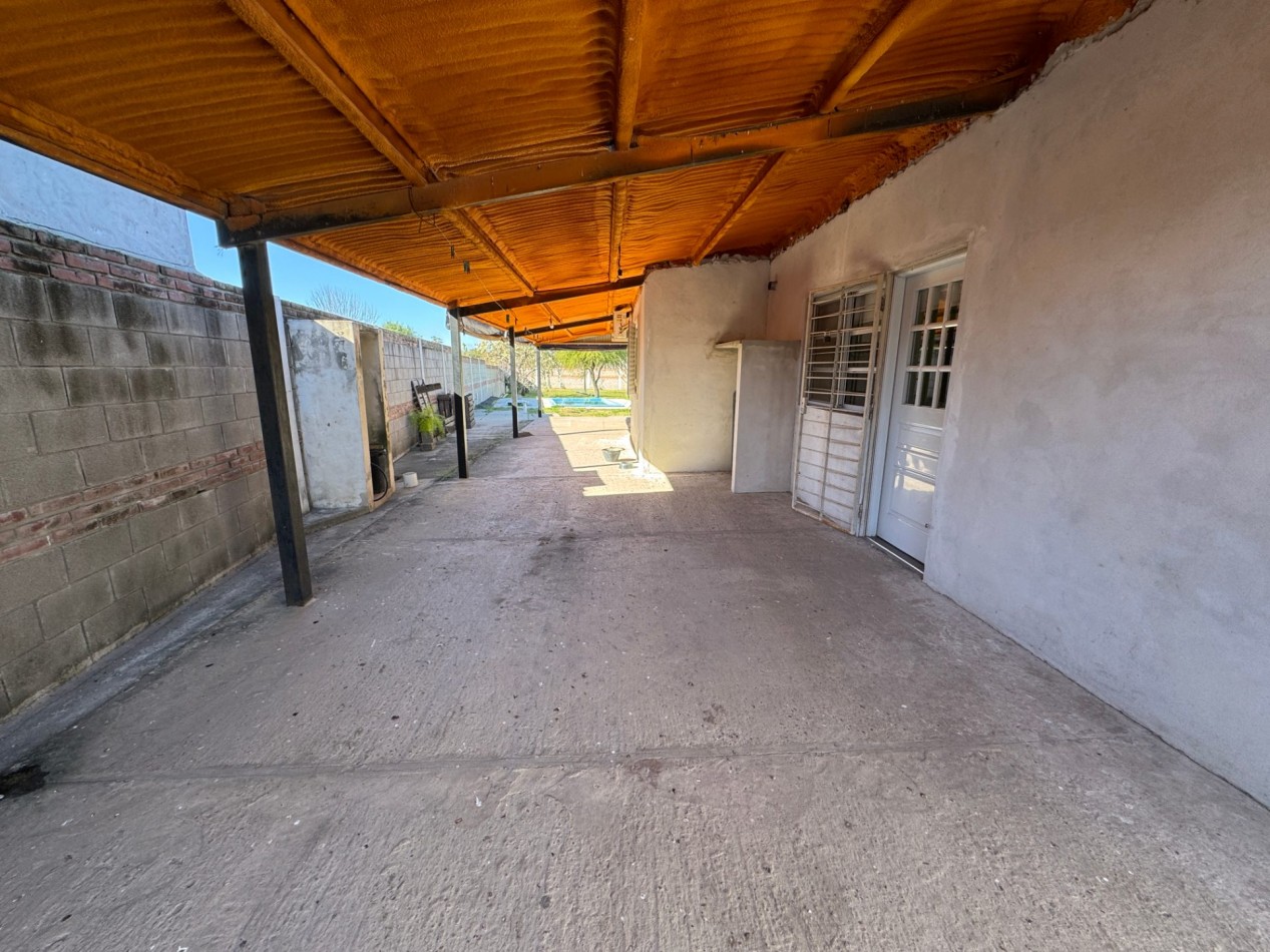 SE VENDE CASA CON AMPLIO TERRENO