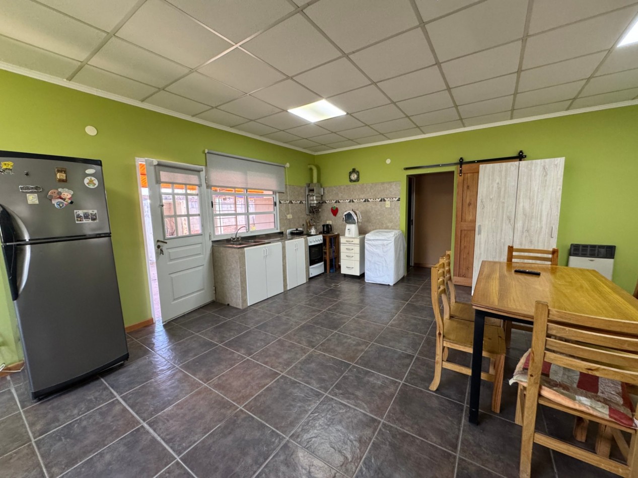 SE VENDE CASA CON AMPLIO TERRENO