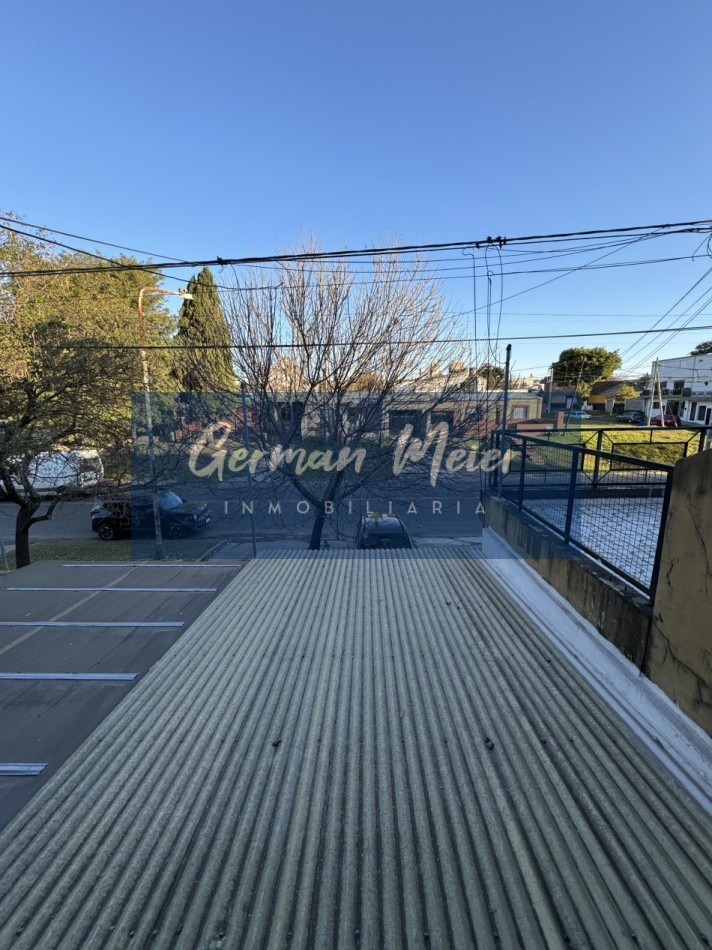 SE VENDE DUPLEX DE 2 DORM. ZONA AV. RAMIREZ Y SAROBE