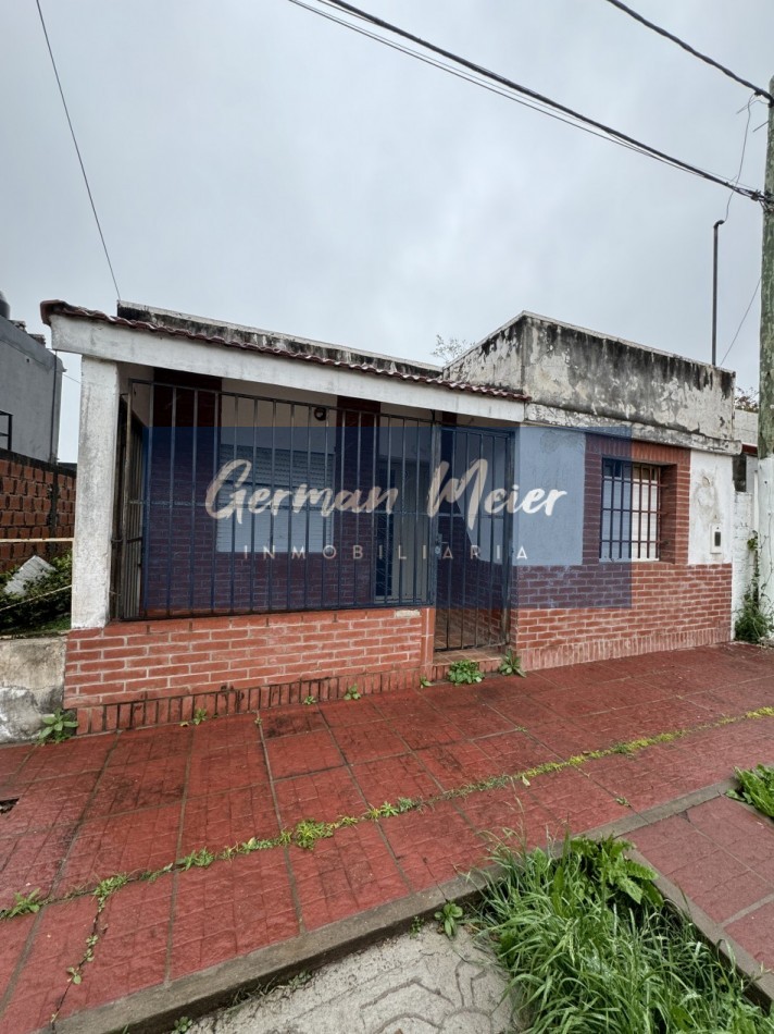 EN VENTA CASA A ACONDICIONAR ZONA AV. DON BOSCO Y RONDEAU