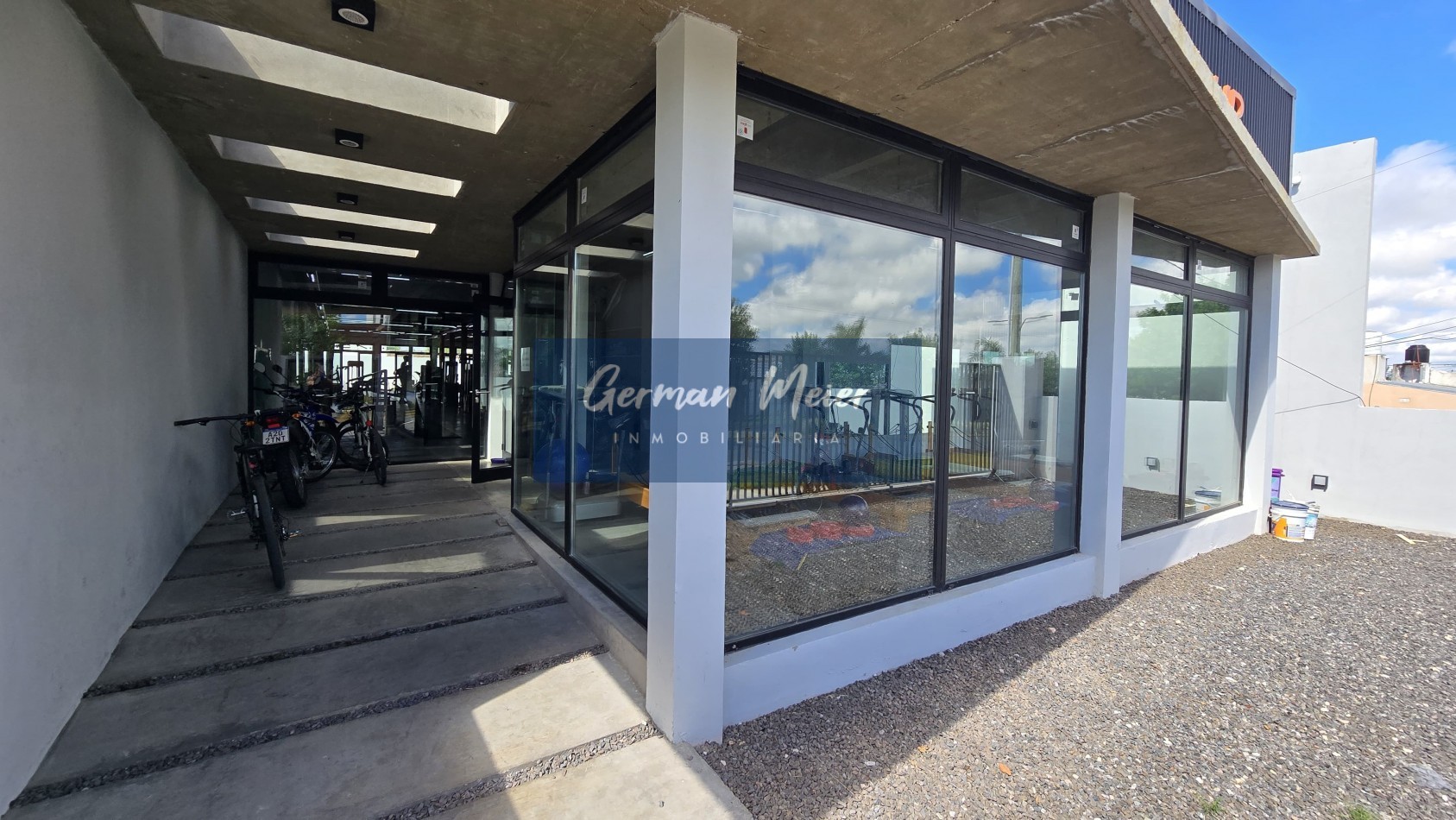 INVERSORES SE VENDE SALON EN ORO VERDE