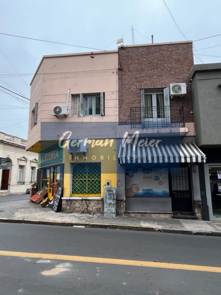 EN VENTA PROPIEDAD CENTRICA EN PLANTA ALTA CON LOCAL COMERCIAL
