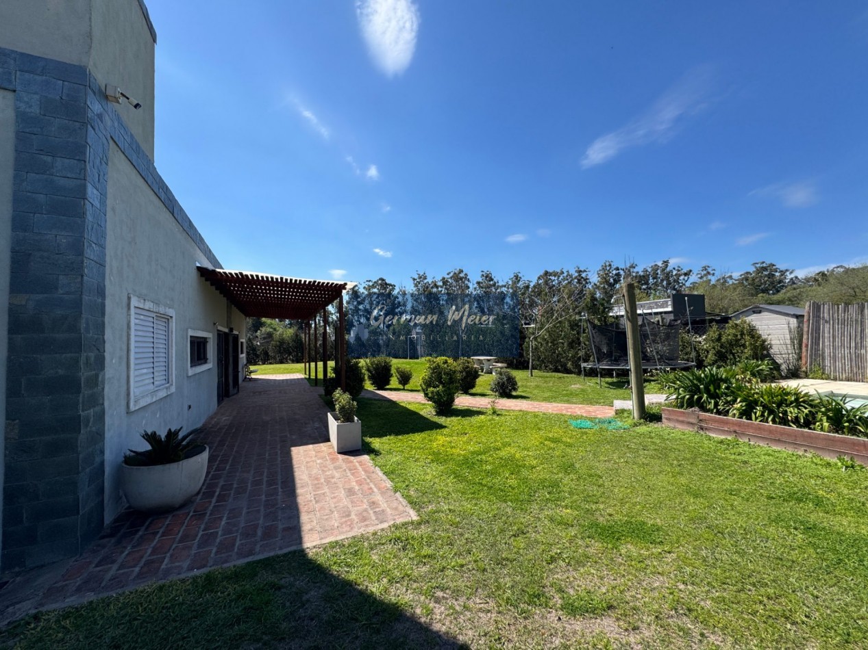 CASA QUINTA CON PISCINA Y AMPLIO TERRENO - SAUCE MONTRULL