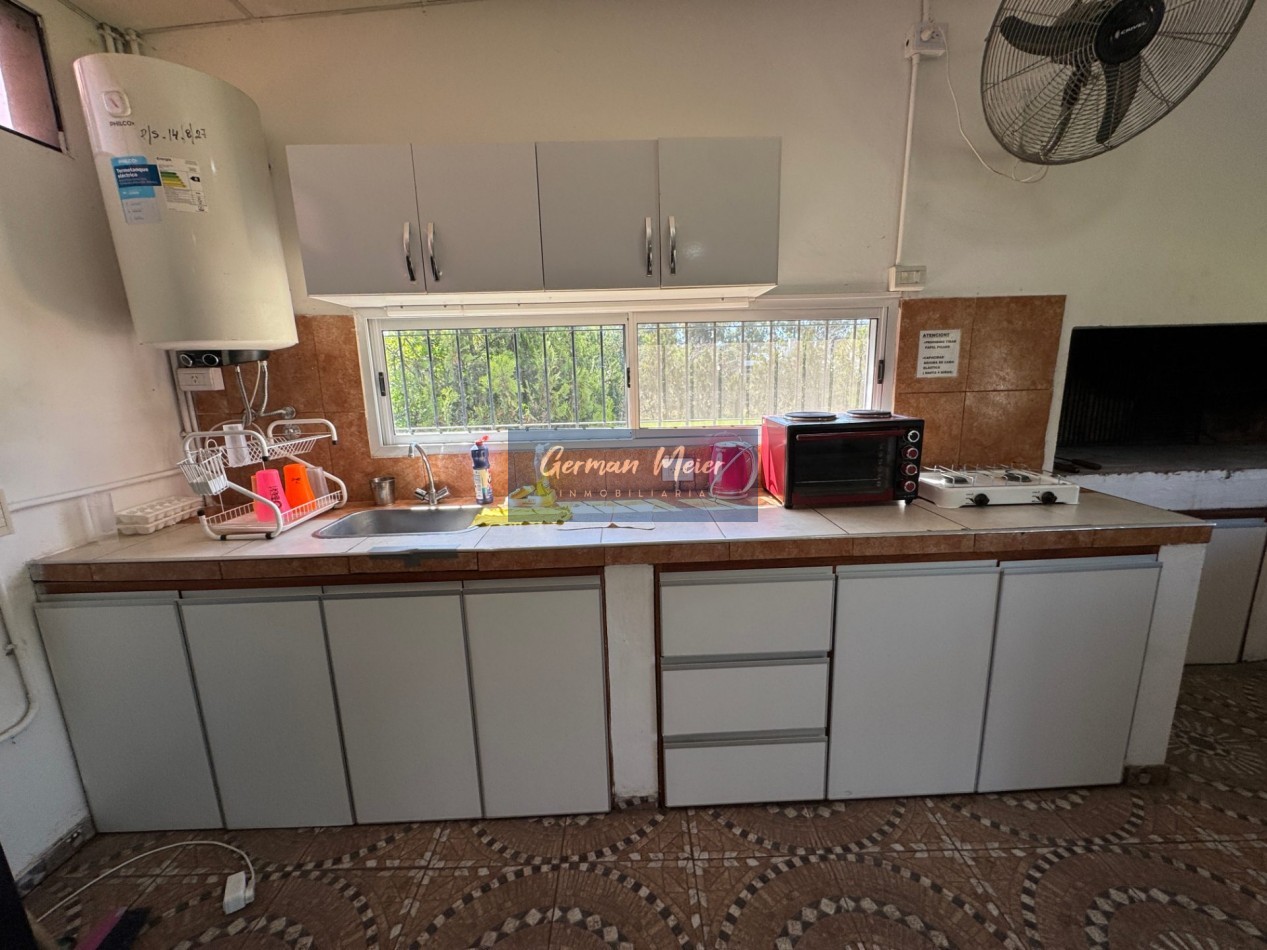 CASA QUINTA CON PISCINA Y AMPLIO TERRENO - SAUCE MONTRULL