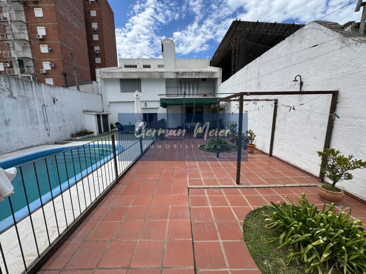 VENTA CASA CENTRICA 4 DORMITORIOS CON PILETA - PARANA