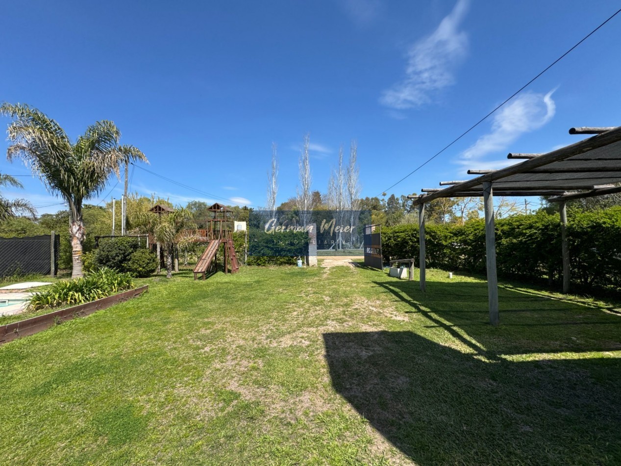 CASA QUINTA CON PISCINA Y AMPLIO TERRENO - SAUCE MONTRULL