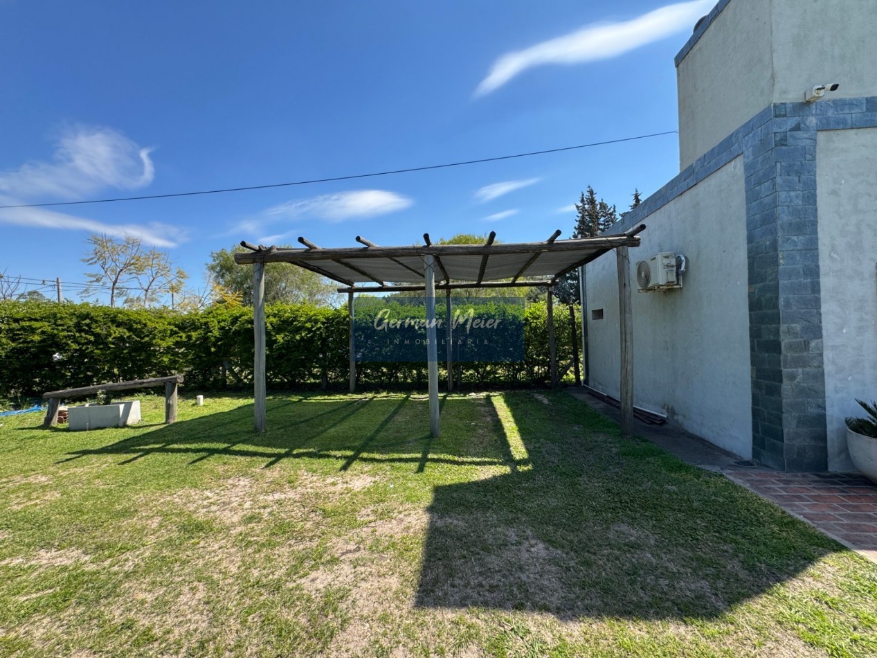CASA QUINTA CON PISCINA Y AMPLIO TERRENO - SAUCE MONTRULL