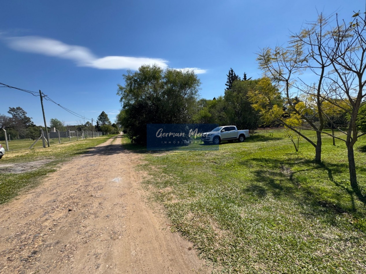 CASA QUINTA CON PISCINA Y AMPLIO TERRENO - SAUCE MONTRULL