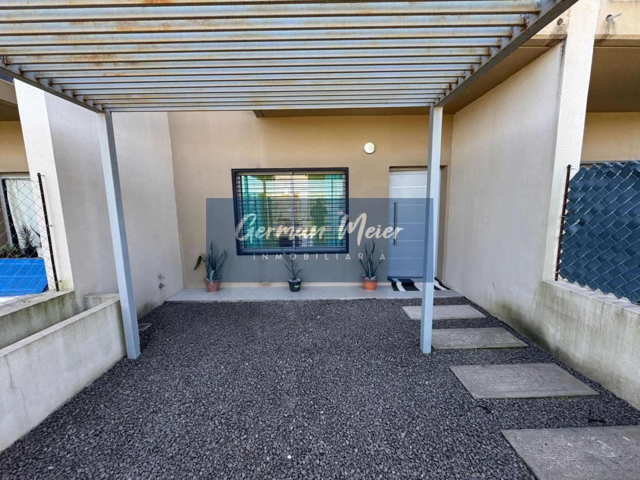 SE VENDE MODERNO DUPLEX 2 DORMITORIOS CON PATIO