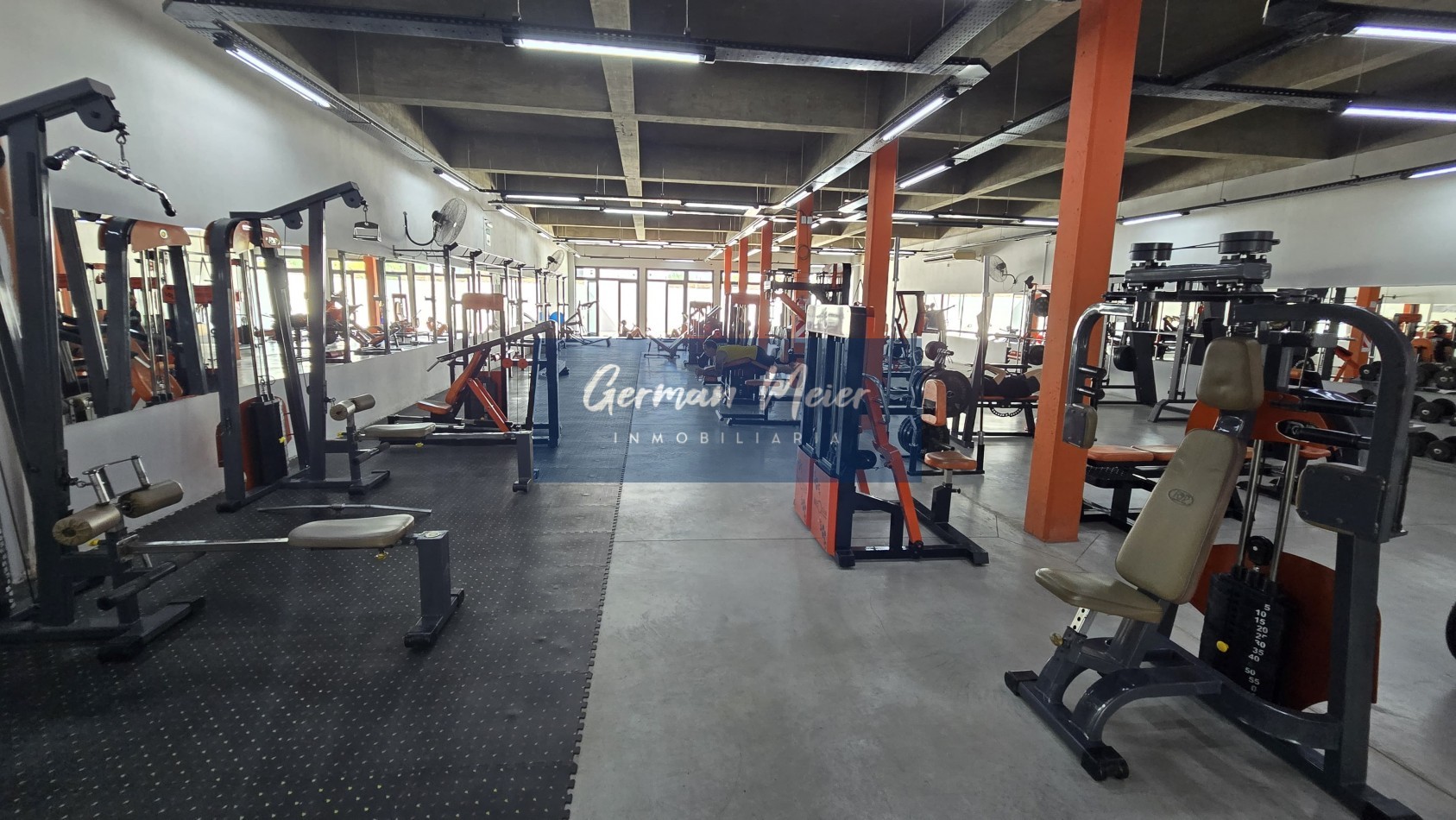 INVERSORES SE VENDE SALON EN ORO VERDE