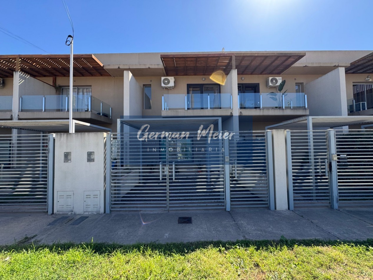 SE VENDE MODERNO DUPLEX 2 DORMITORIOS CON PATIO