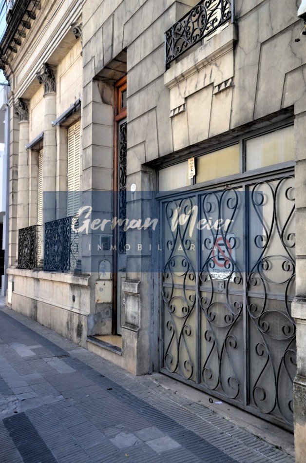 SE VENDE CASA UBICADA EN EL MICROCENTRO DE LA CIUDAD