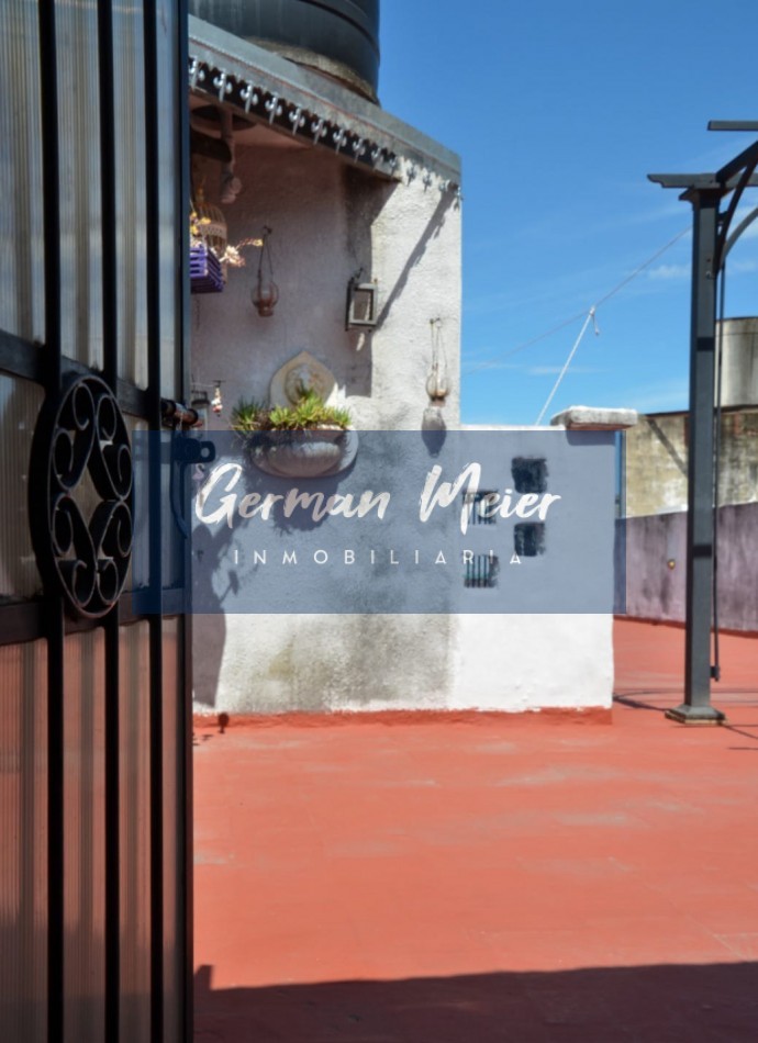 SE VENDE CASA UBICADA EN EL MICROCENTRO DE LA CIUDAD