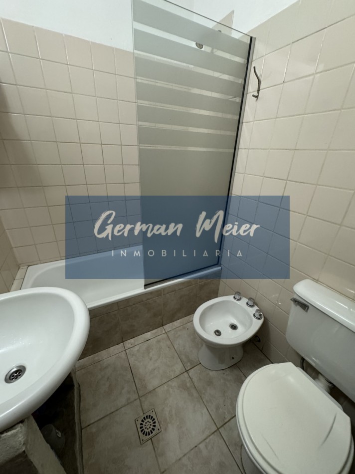 SE VENDE DUPLEX DE 2 DORM. ZONA AV. RAMIREZ Y SAROBE