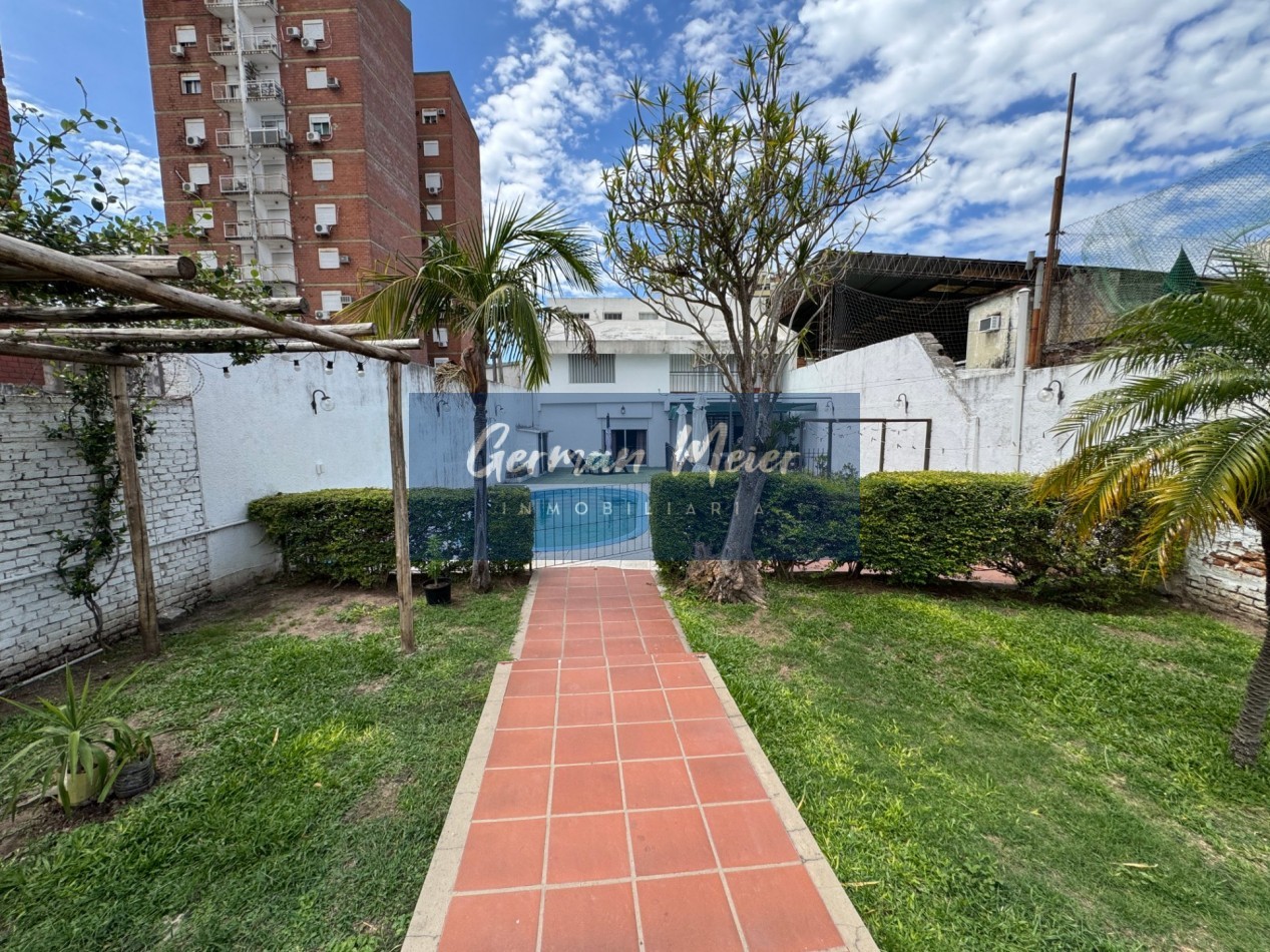 VENTA CASA CENTRICA 4 DORMITORIOS CON PILETA - PARANA