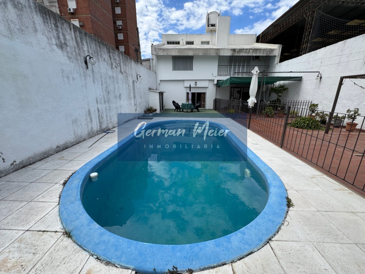 VENTA CASA CENTRICA 4 DORMITORIOS CON PILETA - PARANA