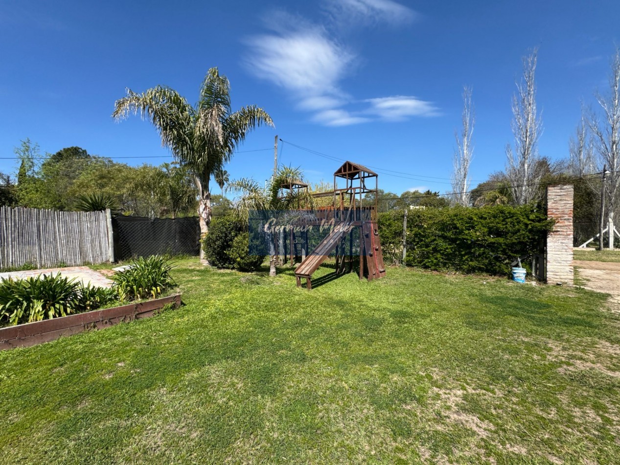 CASA QUINTA CON PISCINA Y AMPLIO TERRENO - SAUCE MONTRULL
