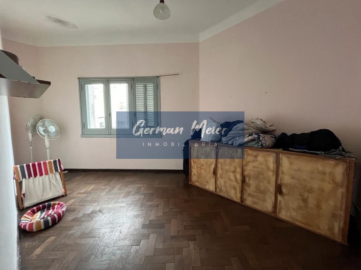 EN VENTA PROPIEDAD CENTRICA EN PLANTA ALTA CON LOCAL COMERCIAL