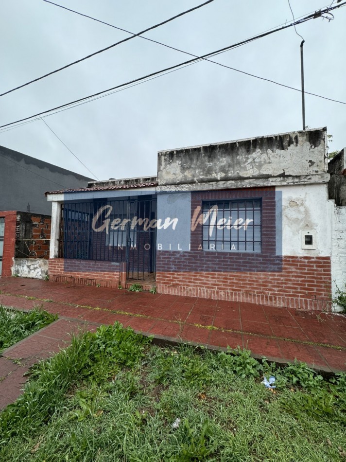 EN VENTA CASA A ACONDICIONAR ZONA AV. DON BOSCO Y RONDEAU