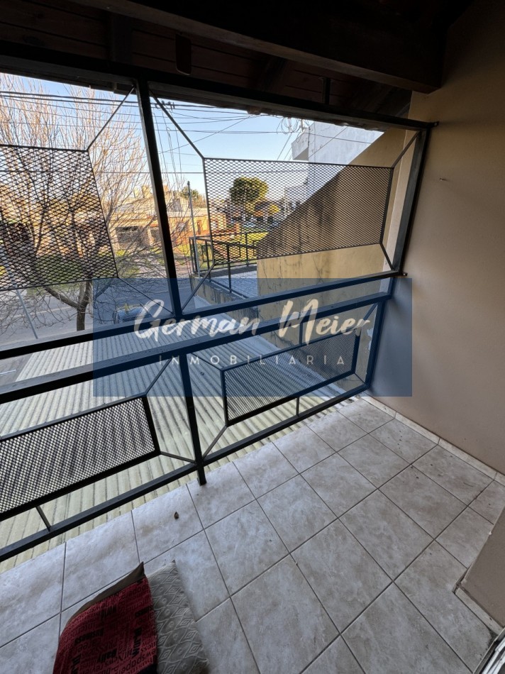 SE VENDE DUPLEX DE 2 DORM. ZONA AV. RAMIREZ Y SAROBE