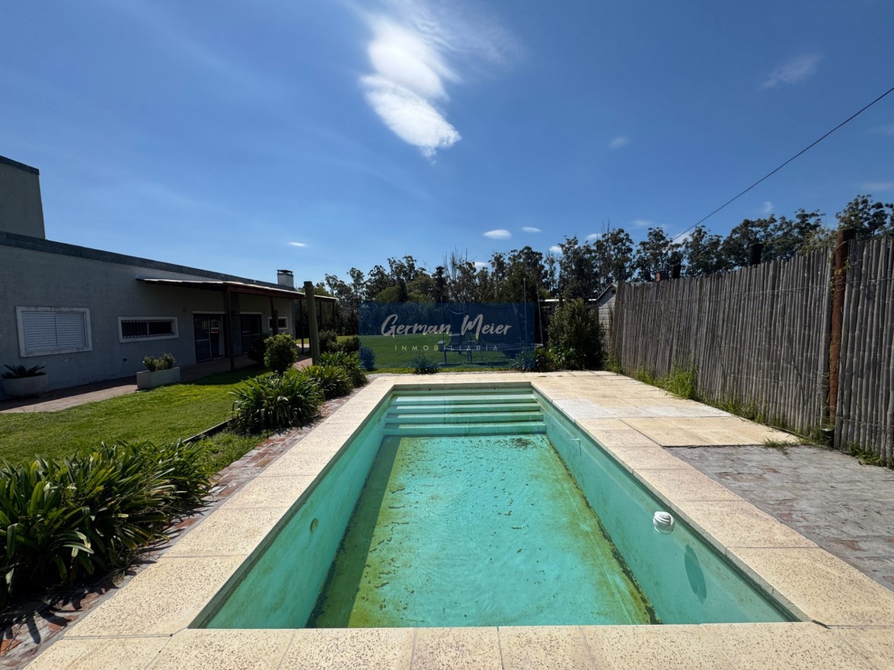 CASA QUINTA CON PISCINA Y AMPLIO TERRENO - SAUCE MONTRULL