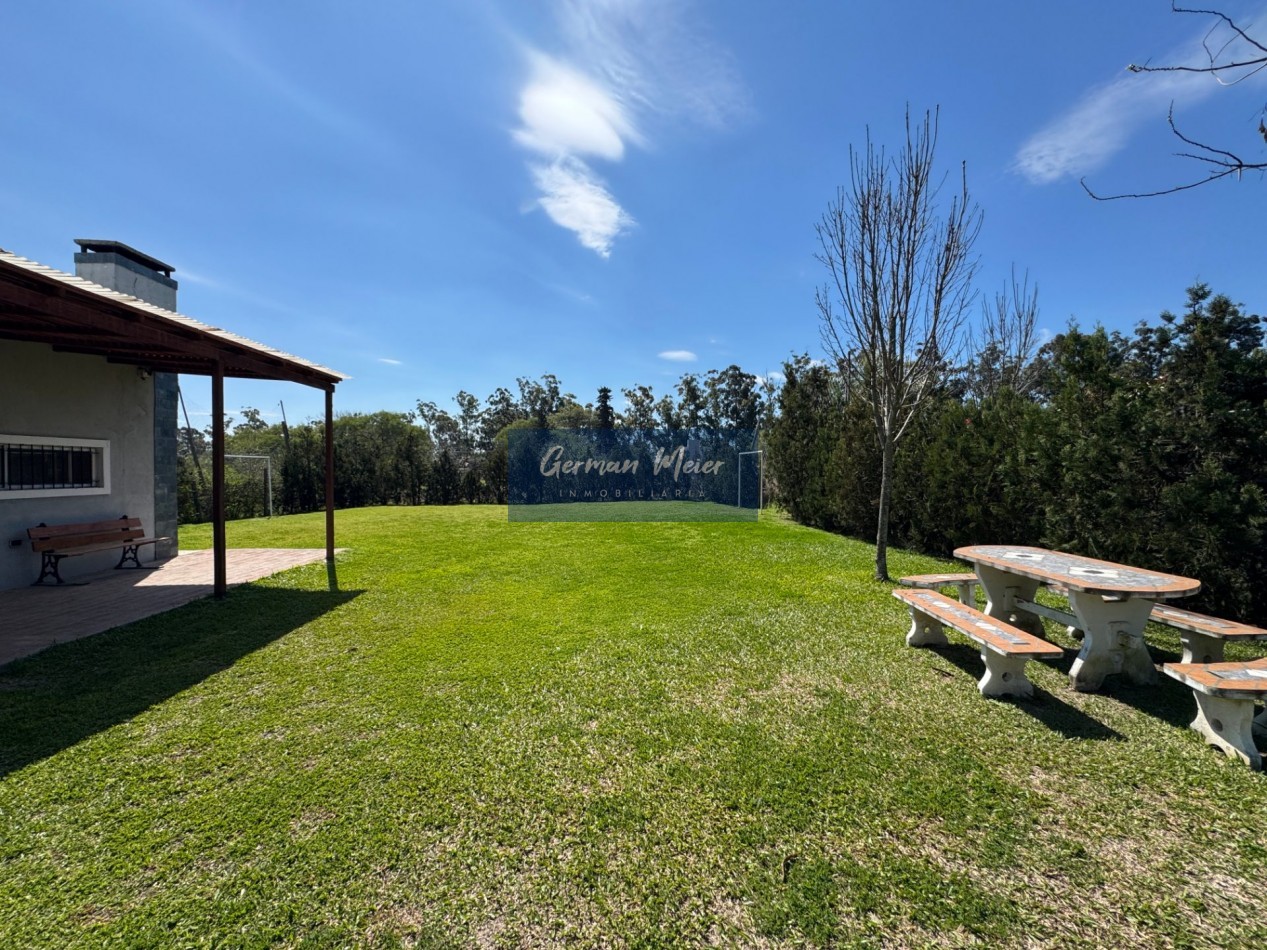 CASA QUINTA CON PISCINA Y AMPLIO TERRENO - SAUCE MONTRULL