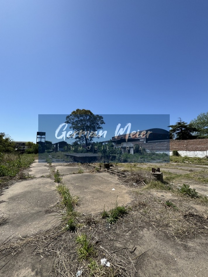OPORTUNIDAD VENDO AMPLIO TERRENO SOBRE AV. ALMAFUERTE
