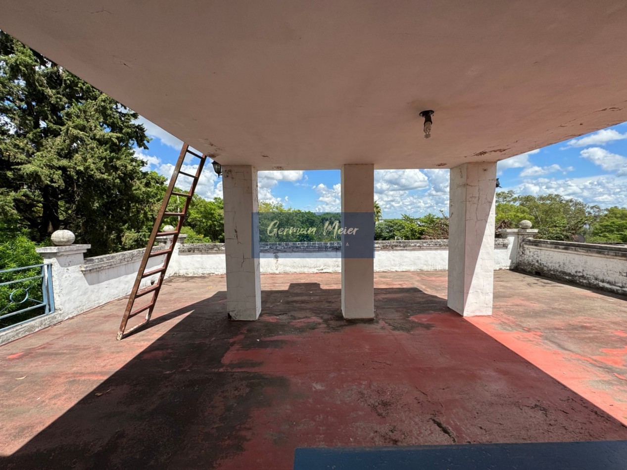 Casa con vista al rio y pileta | A refaccionar | - Frente al camping en Villa Urquiza, Entre Rios
