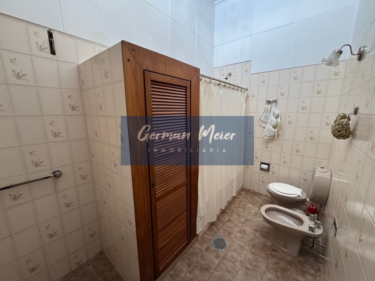 VENTA CASA CENTRICA 4 DORMITORIOS CON PILETA - PARANA