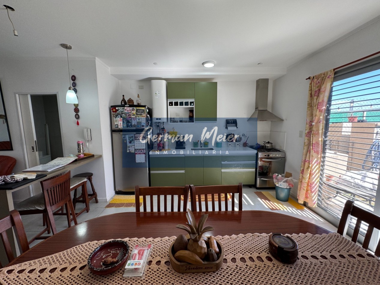 SE VENDE MODERNO DUPLEX 2 DORMITORIOS CON PATIO