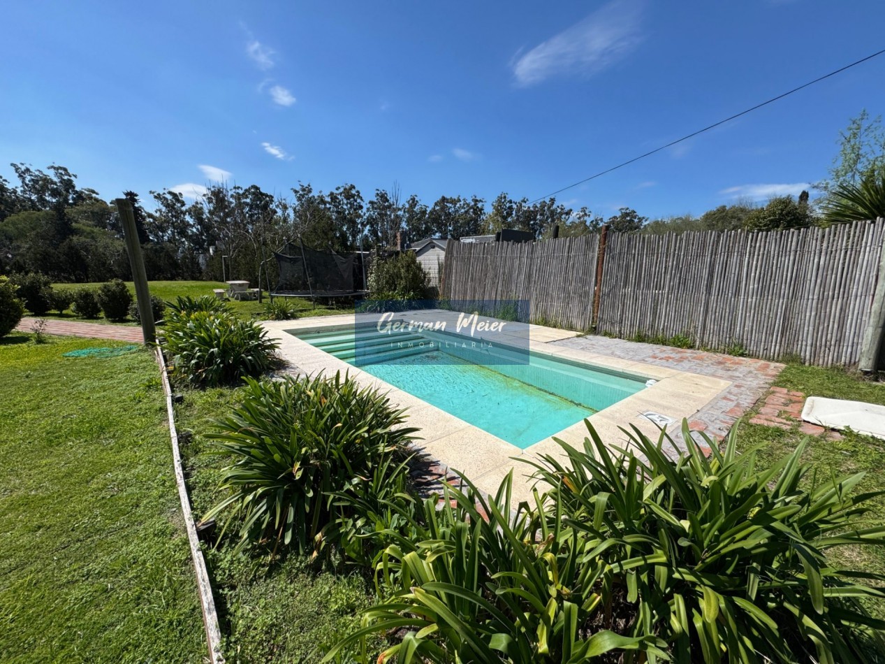 CASA QUINTA CON PISCINA Y AMPLIO TERRENO - SAUCE MONTRULL