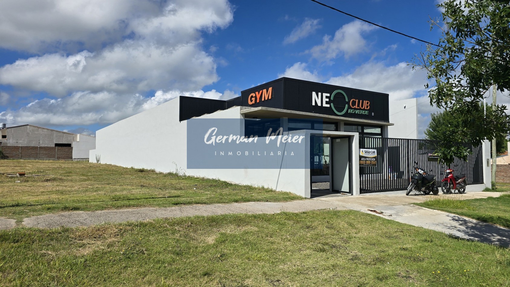 INVERSORES SE VENDE SALON EN ORO VERDE