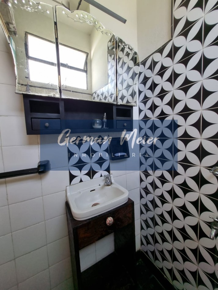 SE VENDE CASA UBICADA EN EL MICROCENTRO DE LA CIUDAD