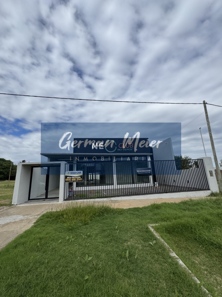 INVERSORES SE VENDE SALON EN ORO VERDE