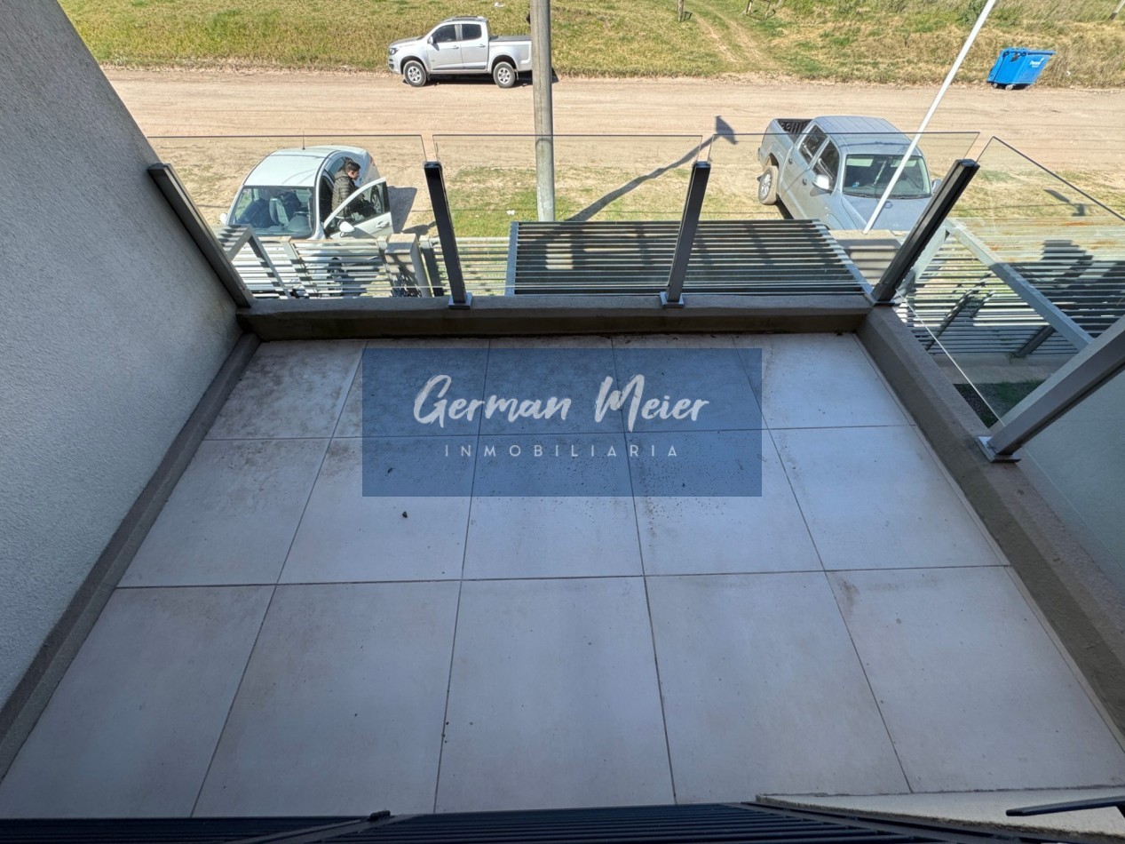 SE VENDE MODERNO DUPLEX 2 DORMITORIOS CON PATIO