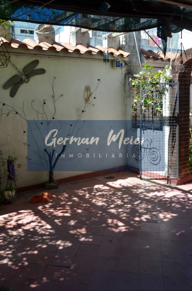 SE VENDE CASA UBICADA EN EL MICROCENTRO DE LA CIUDAD