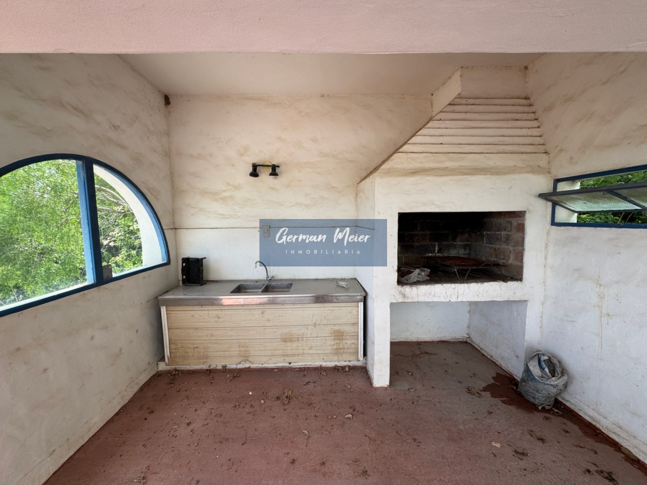 Casa con vista al rio y pileta | A refaccionar | - Frente al camping en Villa Urquiza, Entre Rios