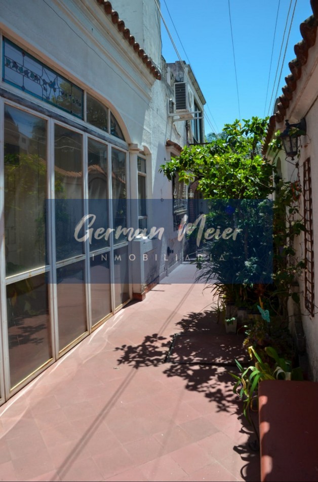 SE VENDE CASA UBICADA EN EL MICROCENTRO DE LA CIUDAD