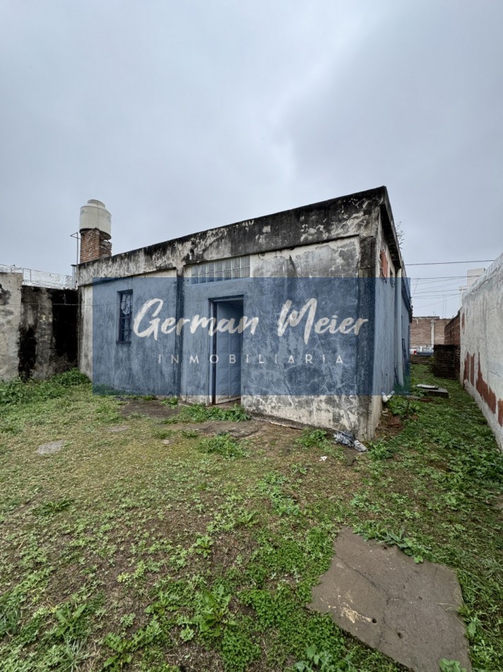EN VENTA CASA A ACONDICIONAR ZONA AV. DON BOSCO Y RONDEAU
