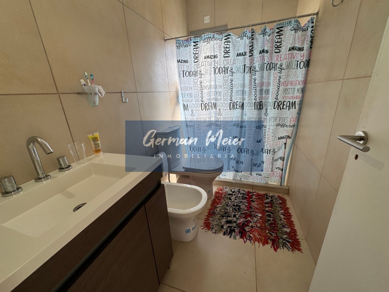 SE VENDE MODERNO DUPLEX 2 DORMITORIOS CON PATIO